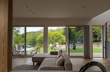 トモノ建築設計事務所 【佐久平スタジオ】の施工事例「【ALBION】ウチとソトが繋がる大開口LDKの家【大開口/吹き抜け/ペット】」の画像6