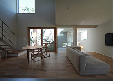 トモノ建築設計事務所 【佐久平スタジオ】の施工事例「「壁の中の庭」-光と静寂の空間-」の画像1