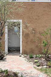 株式会社大共ホームの施工事例「Little Green House ~庭の緑が映えてヴィンテージ感の出る家~」の画像