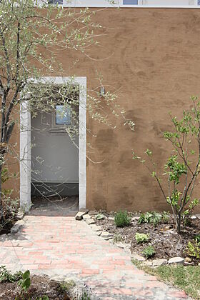 株式会社大共ホームの施工事例「Little Green House ~庭の緑が映えてヴィンテージ感の出る家~」のメイン画像