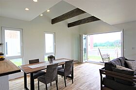 株式会社大共ホームの施工事例「Little Green House ~庭の緑が映えてヴィンテージ感の出る家~」の画像1