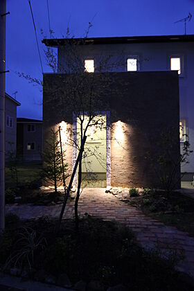 株式会社大共ホームの施工事例「Little Green House ~庭の緑が映えてヴィンテージ感の出る家~」の画像3