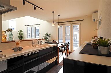 株式会社大共ホームの施工事例「~自然が生み出す暖かさと暮らす無暖房の家~」の画像5