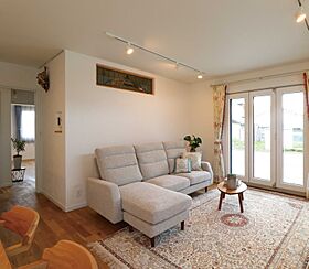 株式会社大共ホームの施工事例「~青い窓が映える、理想の平屋~」の画像1