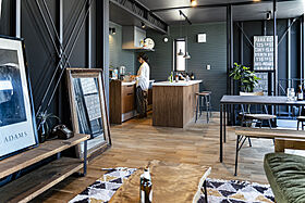 SUBLIME HOME株式会社の施工事例「【見学可能】鉄の構造体が剥き出し。インナーガレージのある2階リビングの家」の画像3