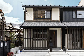 SUBLIME HOME株式会社の施工事例「【施工事例】街並みに溶け込む、明るくモダンな現代の町家【大津市】」のメイン画像