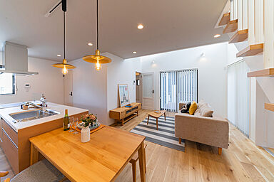 SUBLIME HOME株式会社の施工事例「【施工事例】家族の気配を伝えあう、室内外と上下階が「つながる家」【湖南市】」の画像1