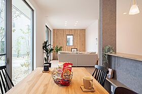 SUBLIME HOME株式会社の施工事例「【見学可能】四季折々の庭が織りなす豊かな暮らし」の画像1