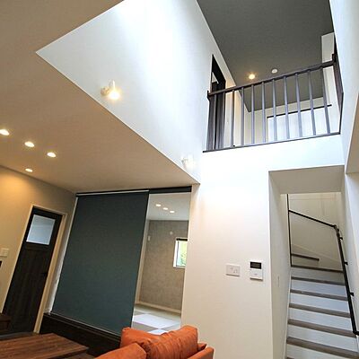 シンプルモダンスタイルのリビング 「愛ある家が、つくりたい」をスローガンにオークラハウスは2026年に設立60周年を迎えます。の事例画像