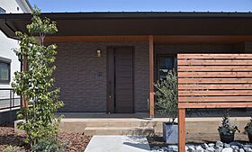 「愛ある家が、つくりたい」をスローガンにオークラハウスは2026年に設立60周年を迎えます。の施工事例「機能性と住みやすさを求めたかっこいい平屋」のメイン画像