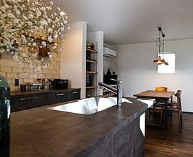 R+house小田原西/中川工務店の施工事例「四季快適な土間のある和モダンの家」の画像2