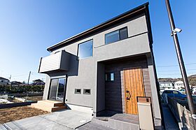 R+house小田原西/中川工務店の施工事例「すべての部屋に光が差し込む アメリカンヴィンテージスタイルのデザイン住宅」のメイン画像