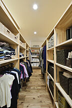 木の家スタイルの収納 R+house小田原西/中川工務店の事例画像