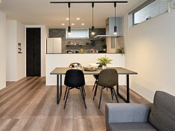 R+house小田原西/中川工務店の施工事例「スキップフロアが印象的な モノトーンのスタイリッシュな住まい」の画像