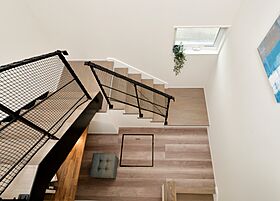 R+house小田原西/中川工務店の施工事例「スキップフロアが印象的な モノトーンのスタイリッシュな住まい」の画像3