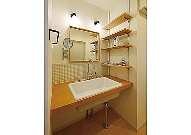 株式会社アイ工務店 埼玉東支店の施工事例「S様邸 広々玄関、大型WICを実現したオールドアメリカンスタイルの家」の画像2