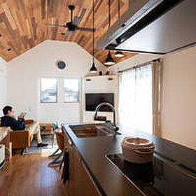 株式会社三建(Sus∞Eco Home-サスエコホーム-)の施工事例「20坪の狭小地。23坪の延床面積。家族の夢を全て叶えた空間。」の画像3