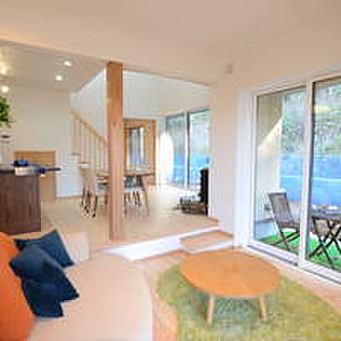 株式会社三建(Sus∞Eco Home-サスエコホーム-)の施工事例「化粧梁が印象的な木のぬくもりを感じられる家」の画像2