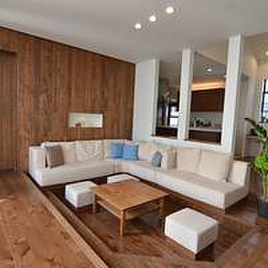 株式会社三建(Sus∞Eco Home-サスエコホーム-)の施工事例「贅を尽くした時間、喧騒をはなれ四季と暮らす」の画像2