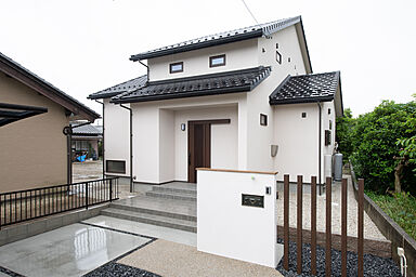 株式会社三建(Sus∞Eco Home-サスエコホーム-)の施工事例「安心の距離感 実家の隣に建てた家」の画像1