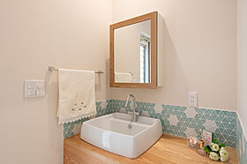 株式会社三建(Sus∞Eco Home-サスエコホーム-)の施工事例「安心の距離感 実家の隣に建てた家」の画像5