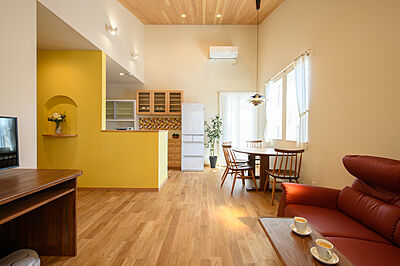 カフェスタイルのリビング 株式会社三建(Sus∞Eco Home-サスエコホーム-)の事例画像