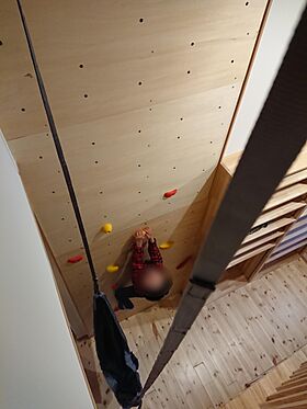株式会社三建(Sus∞Eco Home-サスエコホーム-)の施工事例「遊び心全開。 BQQデッキ、ハンモック、ボルダリングの壁」の画像3