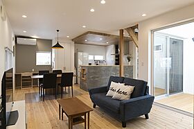 伊大建設株式会社の施工事例「家の中で空を感じて、おおらかに暮らす家」の画像1