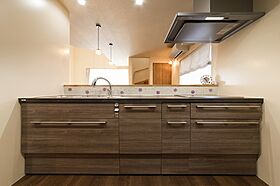 伊大建設株式会社の施工事例「吹き抜けで家族がつながりつつ一人ひとりの個性も尊重した家」の画像2