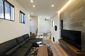 伊大建設株式会社の施工事例「インナーガレージのある大人のための家」のメイン画像