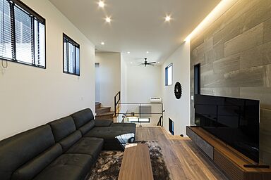 伊大建設株式会社の施工事例「インナーガレージのある大人のための家」の画像