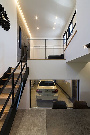 伊大建設株式会社の施工事例「インナーガレージのある大人のための家」の画像1