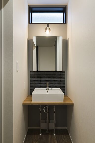 伊大建設株式会社の施工事例「インナーガレージのある大人のための家」の画像6