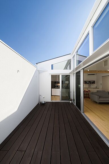 伊大建設株式会社の施工事例「空の下、ネコと暮らす家」の画像3