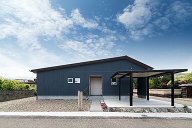 伊大建設株式会社の施工事例「家族が集える中庭のある平屋」の画像1