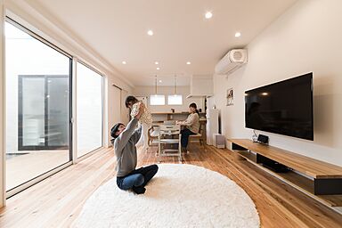 伊大建設株式会社の施工事例「中庭からすべて繋がる家事「楽」動線の家」の画像1