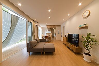 伊大建設株式会社の施工事例「光と風を呼び込むナチュラルモダンの平屋」の画像1