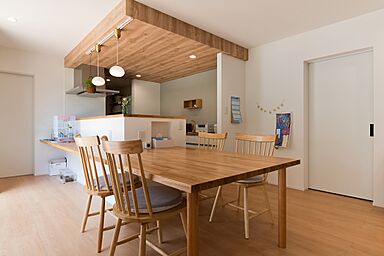 伊大建設株式会社の施工事例「光と風を呼び込むナチュラルモダンの平屋」の画像5