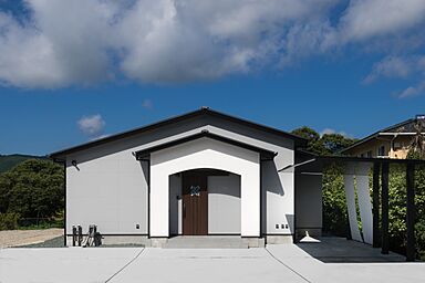 伊大建設株式会社の施工事例「猫と暮らす、凛とした佇まいの平屋」の画像