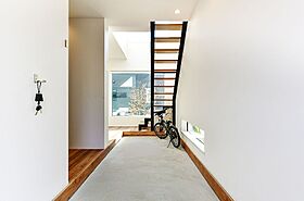 サンヨーホームズ株式会社 中部事業所の施工事例「リビング直結の広い土間で開放的な住み心地を演出」の画像3