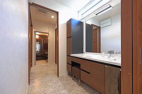 サンヨーホームズ株式会社 中部事業所の施工事例「大きな軒天にこだわった 安心して永く住めるかっこいい家」の画像4