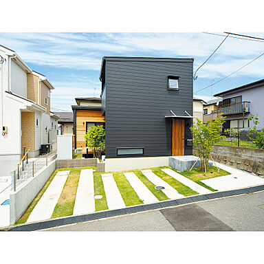 アイフルホーム宮城の施工事例「宮城県仙台市 Y様宅 印象的な外観や板張りの天井、こだわりを盛り込んだ家が完成」の画像