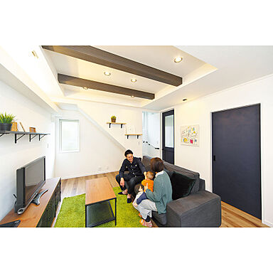 アイフルホーム宮城の施工事例「宮城県仙台市 Y様宅 印象的な外観や板張りの天井、こだわりを盛り込んだ家が完成」の画像1