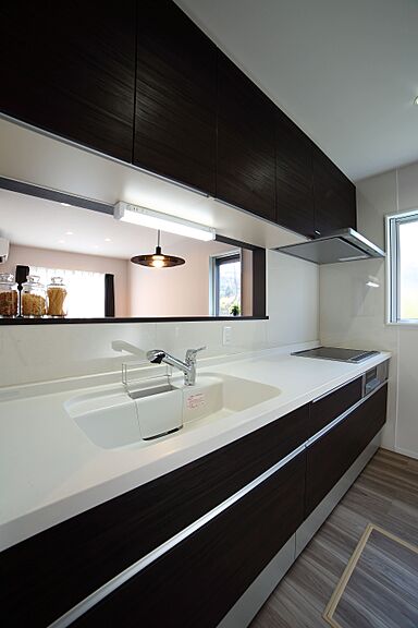 株式会社長崎建創の施工事例「要素をミニマムに削ぎ落した都会的で洗練されたおうち」の画像2