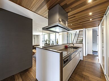 株式会社小堀建設の施工事例「白ガルバと塗り壁の家」の画像3