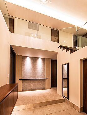 株式会社小堀建設の施工事例「ゲストに感動を与える玄関のある家」のメイン画像