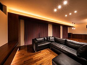 株式会社小堀建設の施工事例「ゲストに感動を与える玄関のある家」の画像1