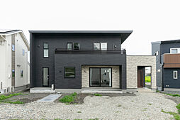 株式会社小堀建設の施工事例「石目調の外壁が高級感をもたらす家」の画像