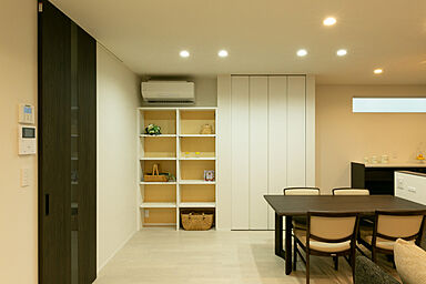 株式会社小堀建設の施工事例「石目調の外壁が高級感をもたらす家」の画像2