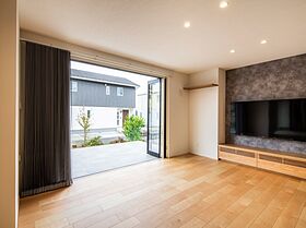 株式会社小堀建設の施工事例「アイアンと木が調和する優しい空間の家」の画像3